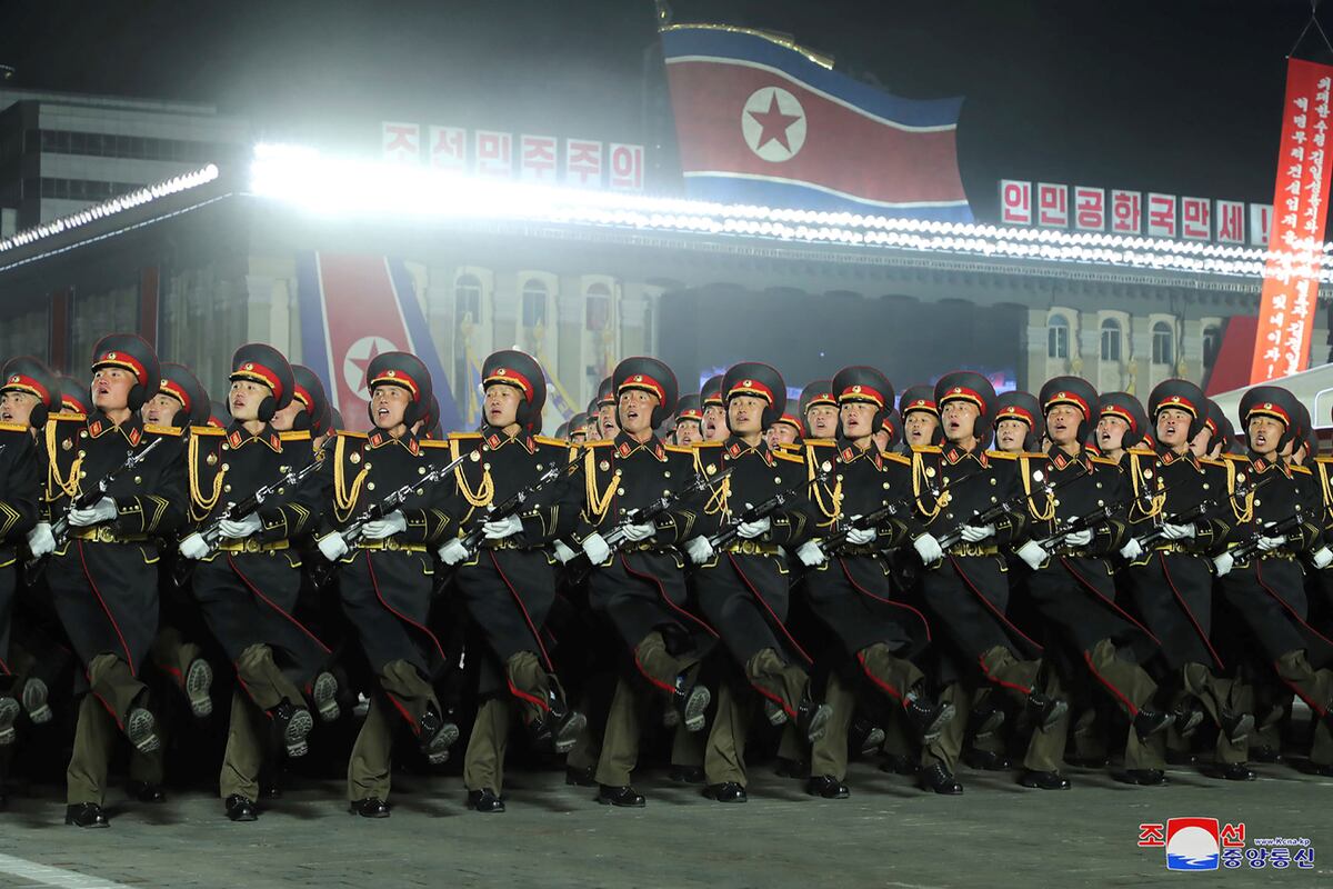 El impresionante desfile militar donde Corea del Note mostró su poderío nuclear. Kim Jong-un volvió a mostrarse con su hija (Fotos AP y DPA).