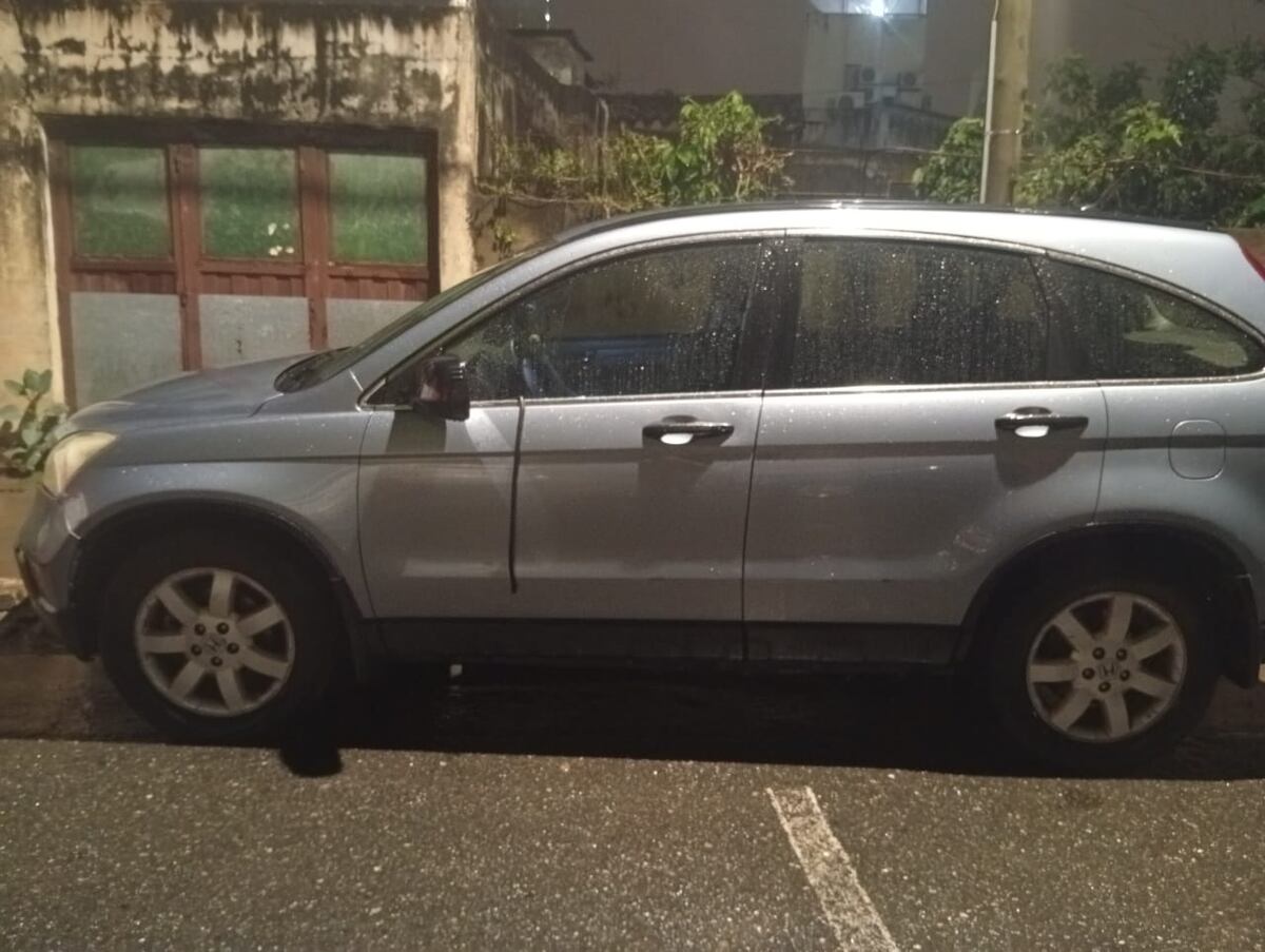 Córdoba: detuvieron a una pareja acusada de dañar autos estacionados en Villa Belgrano. (Policía)