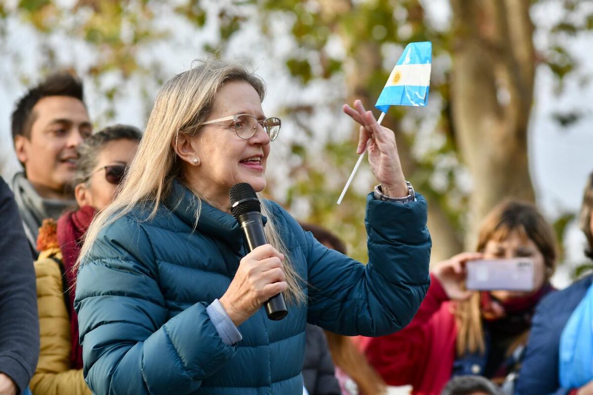 Adriana Nazario, candidata a intendente cerrando campaña en la Plaza Alberdi, Río Cuarto (Tomy Fragueiro / La Voz)
