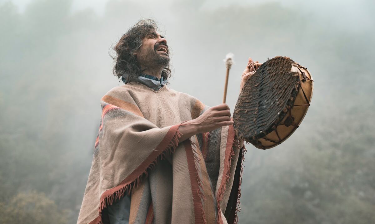 José Luis Aguirre es uno de los cantautores que mejor retrata el sentir popular de esta época, aunque no figura en la grilla de los grandes festivales.