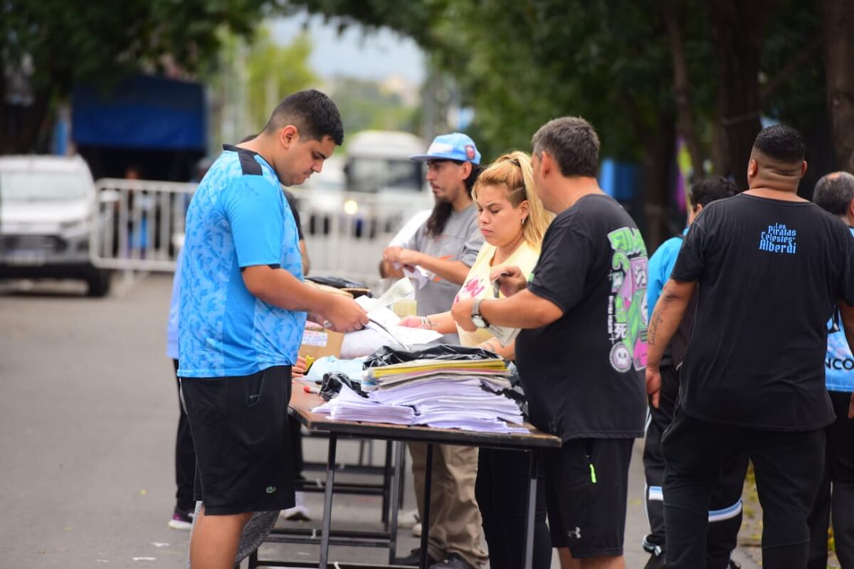Belgrano prepara el recibimiento para el clásico con Talleres en el Gigante de Alberdi. Todo en el marco del denominado papelazo. (José Gabriel Hernández / La Voz)