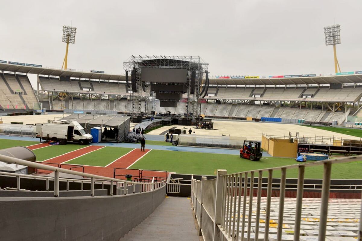 La Renga. Armado del escenario y prueba de sonido del show 360 en Córdoba. (José Gabriel Hernández / La Voz)