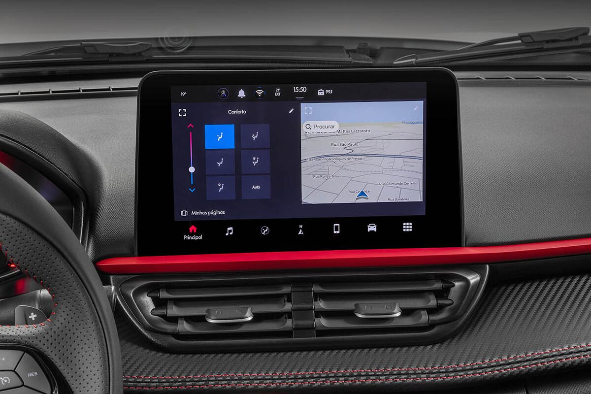 La pantalla multimedia de 10" tiene GPS integrado y la definición de su cámara trasera es excelente.