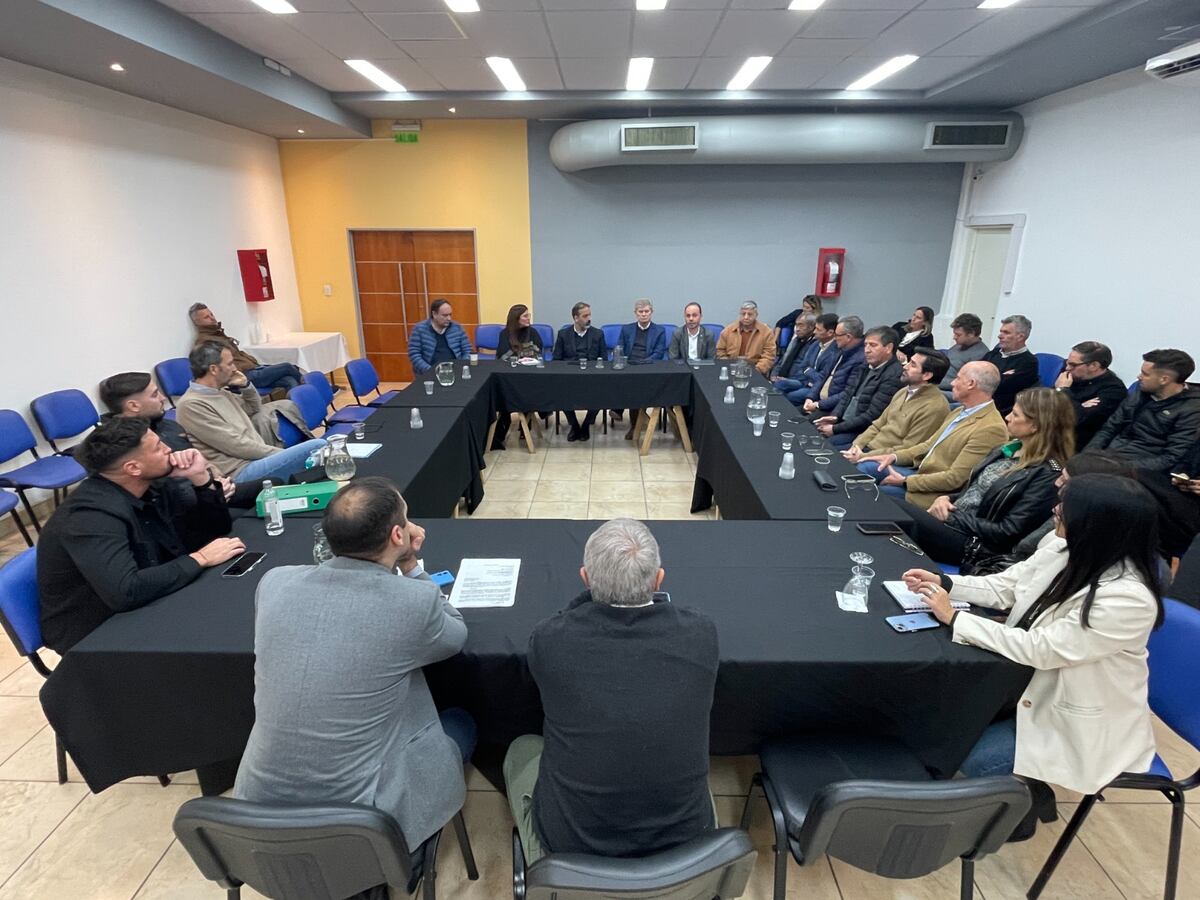Primera audiencia conciliatoria entre autpridades y respresentantes de empresas recolectoras de residuos. (Municipalidad de Córdoba)