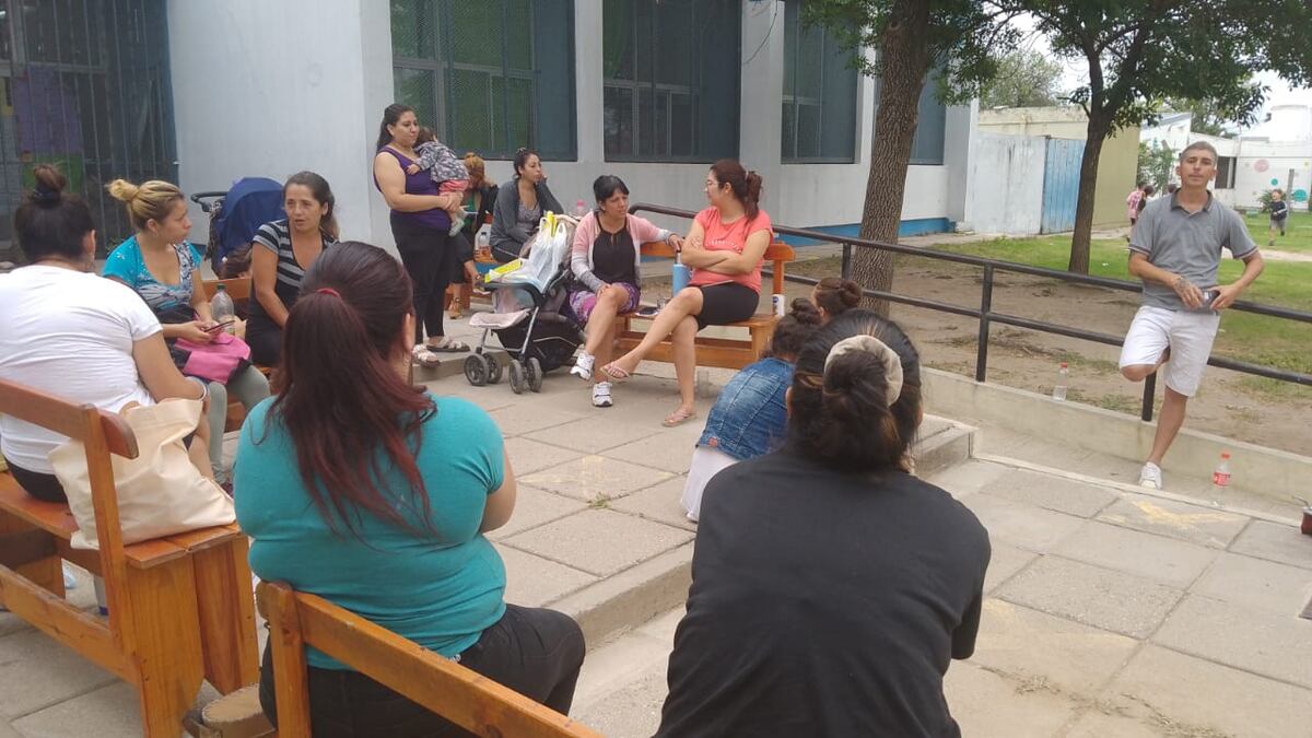 Escuela Doctor Benito Soria tomada por  grupo de padres. (Gentileza)