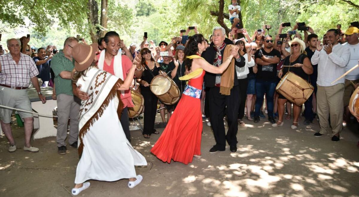 El momento del vals, que tuvo impronta santiagueña con "Ciudad de La Banda". (Archivo La Voz).