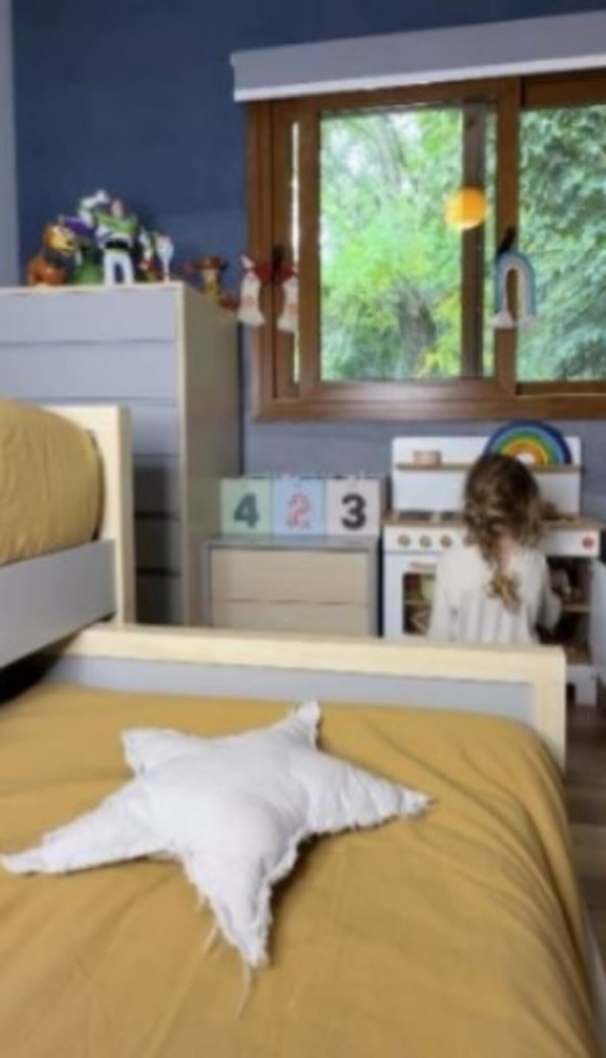 Así es la habitación de los hijos de Agustina Cherri: materiales nobles y un guiño a Toy Story