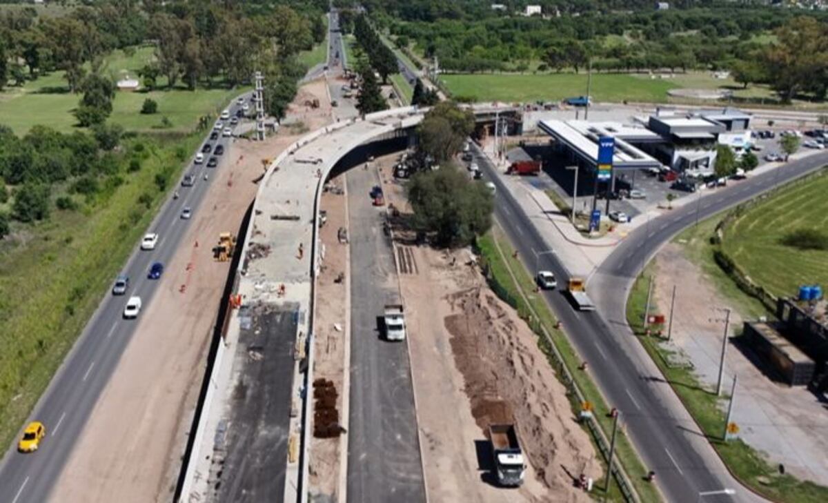 Desvío en Avenida Ejército Argentino. (Provincia)