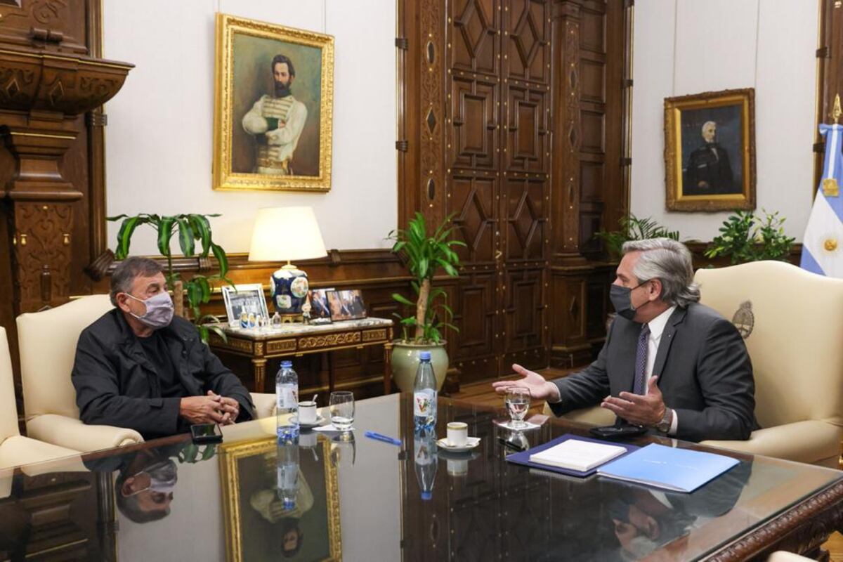 Aval. Un día antes de reunirse con Cristina Fernández, el senador Carlos Caserio fue recibido por el presidente Alberto Fernández, en la Casa Rosada. Recibió el apoyo de ambos. 