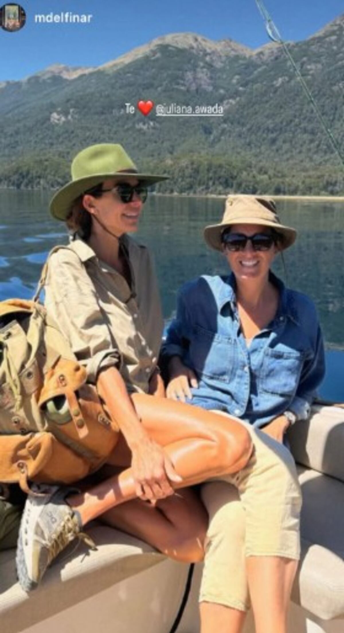 Juliana Awada conquistó la Patagonia con su look más casual y perfecto para la naturaleza.