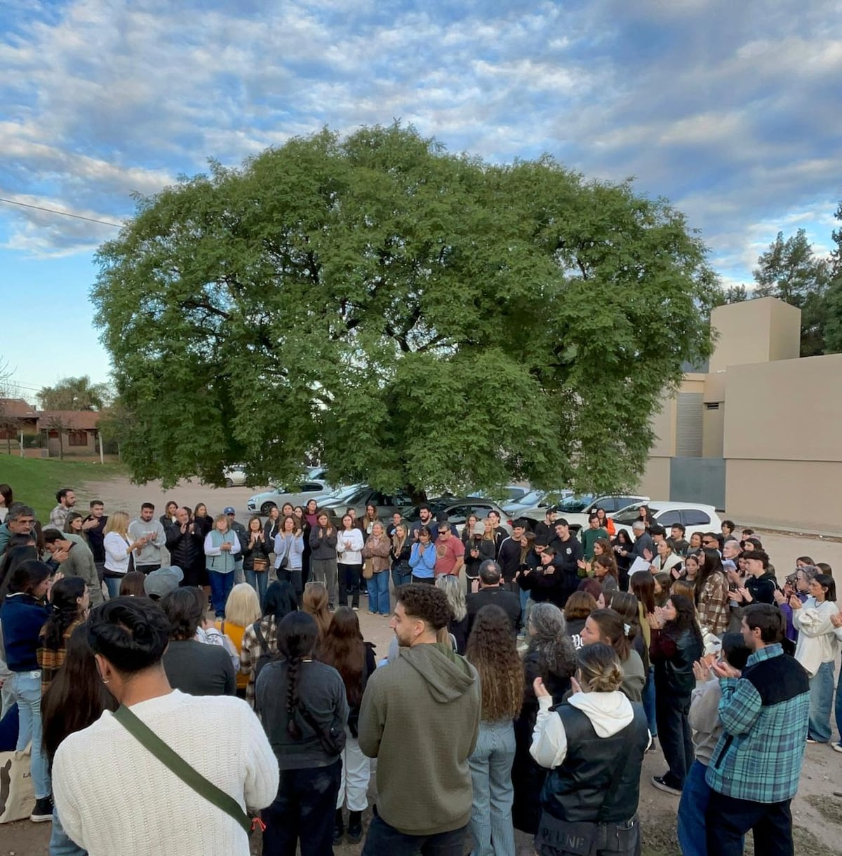 Caso Martín Cáceres: familiares y amigos marcharon por justicia a dos meses del ataque. (La Voz)