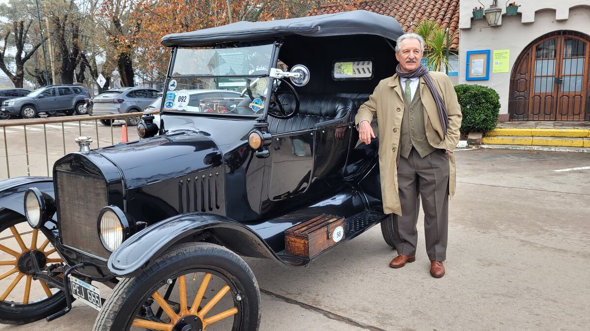 Alfredo Civalero y su Ford T de 1923.