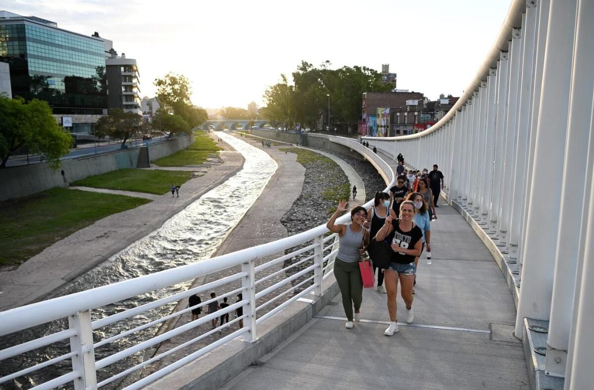 La caminata se realiza por la Costanera, durante dos horas (Municipalidad de Córdoba).