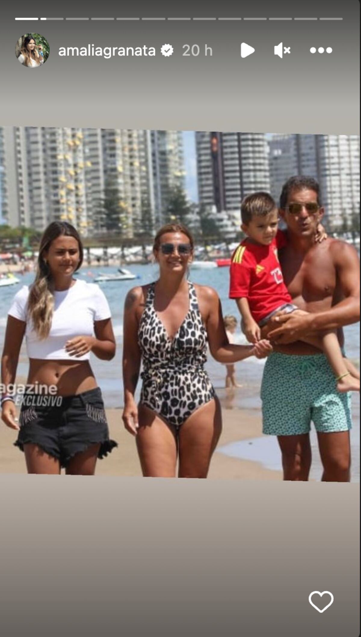 Las fotos de Amalia Granata en la playa