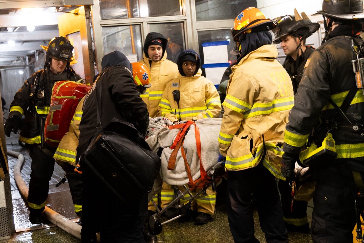 Explosión de gas y fuego en edificio residencial del Bronx deja un muerto y 14 heridos. (Gentileza)