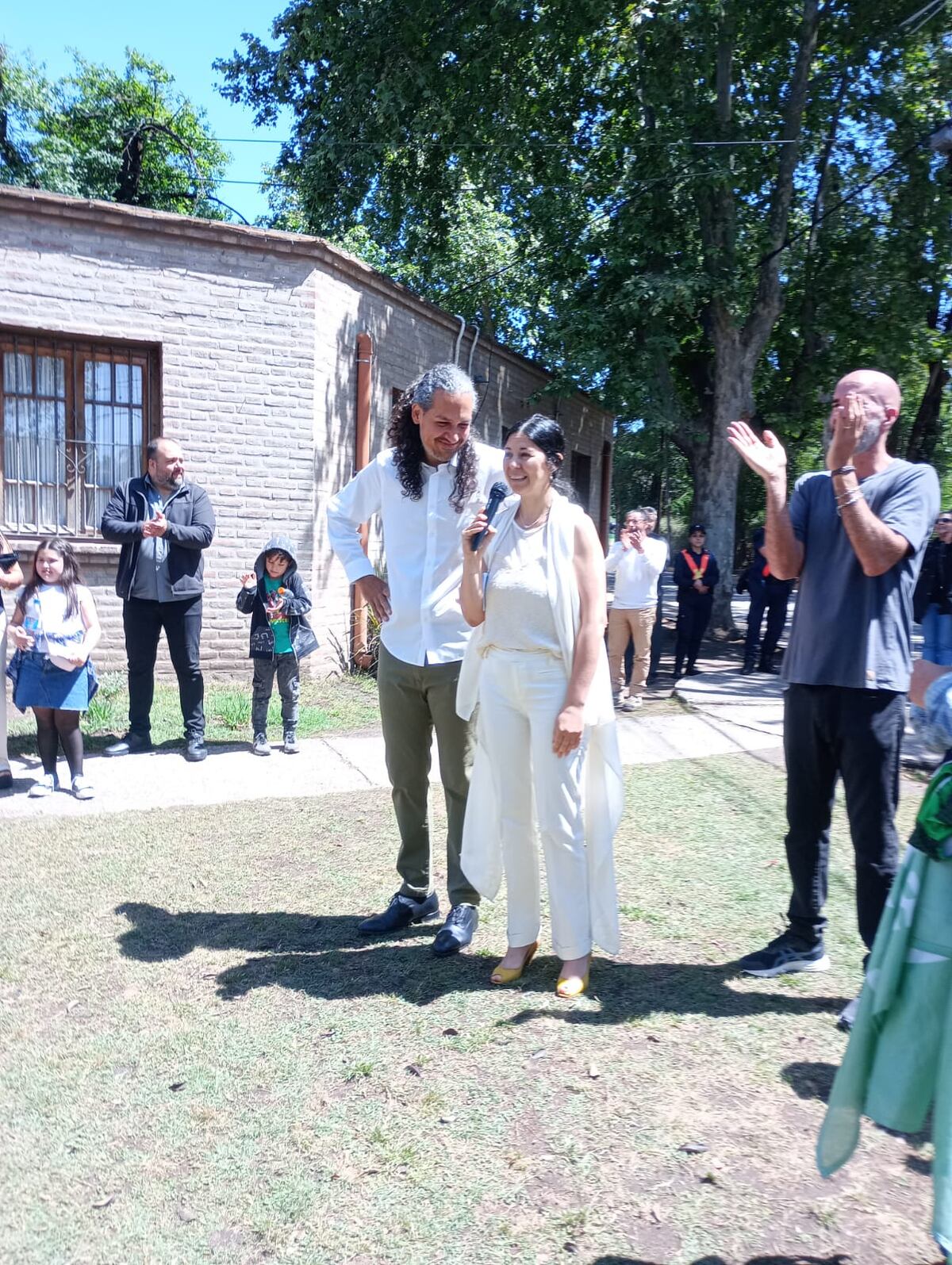 Se casaron en medio de un paro de municipales en Mendiolaza