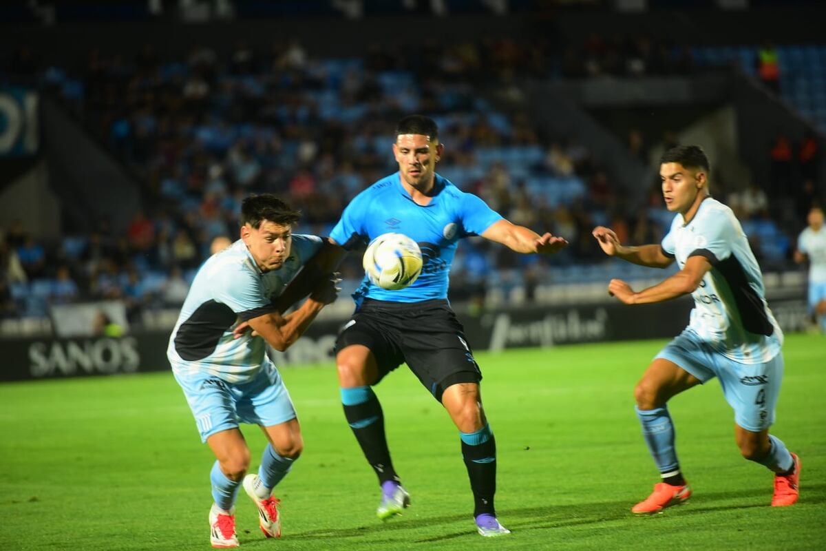 Belgrano y Racing se enfrentaron por las semifinales de la Copa Córdoba en el estadio Gigante de Alberdi. (Javier Ferreryra / La Voz)