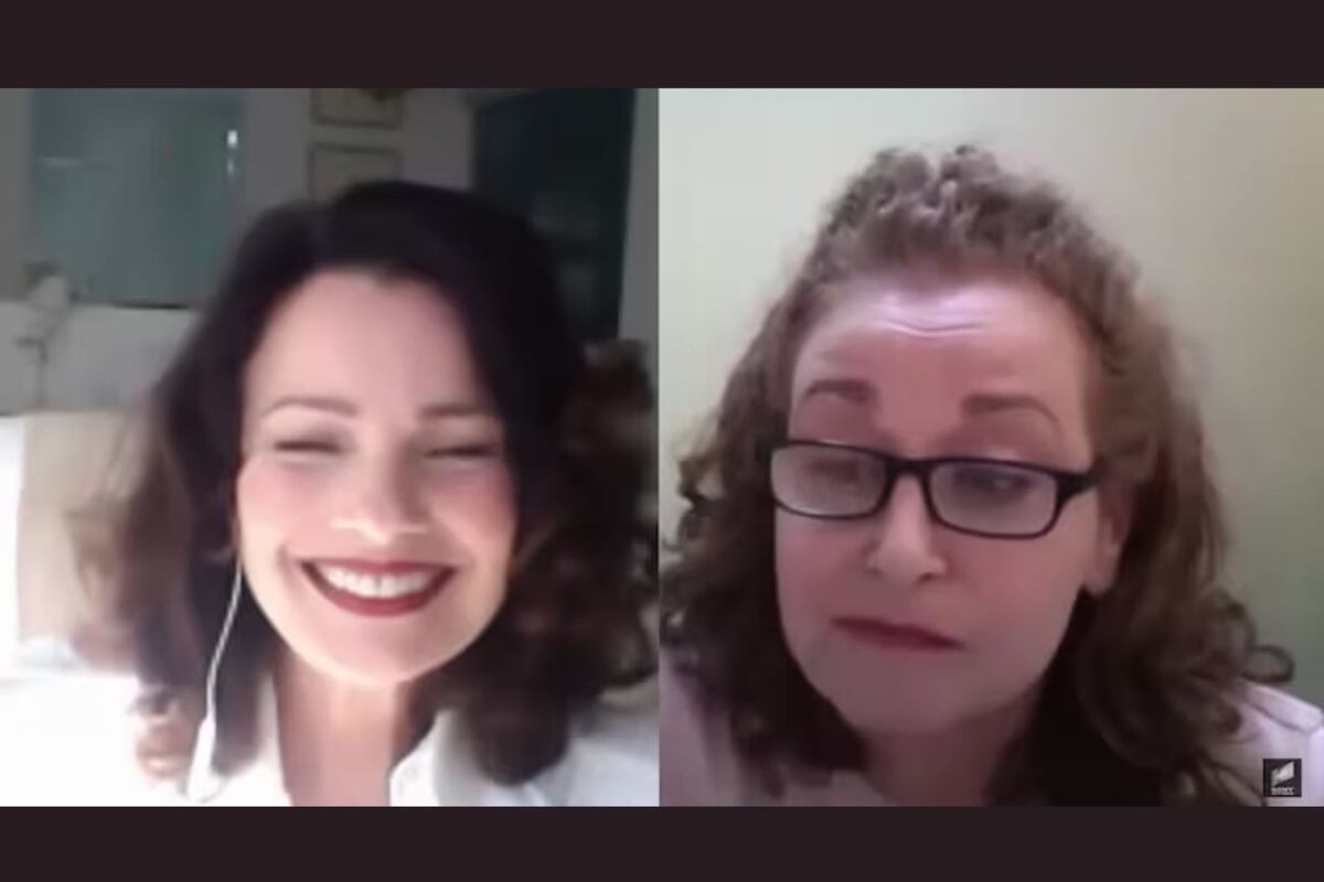 Las actrices que interpretaban a Fran y Val, juntas después de varios años (Captura de pantalla).