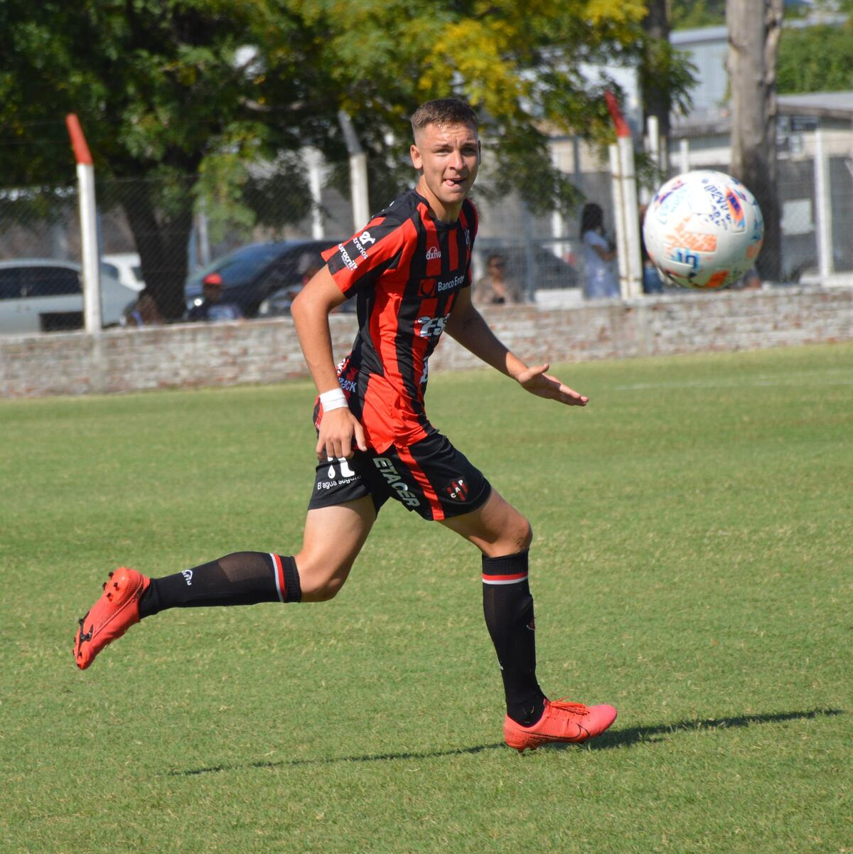 Santiago Piccioni, defensor de 19 años nacido en Manfredi, en el interior de Córdoba. Se gana su espacio en Patronato, en Liga Profesional. (Prensa Patronato).
