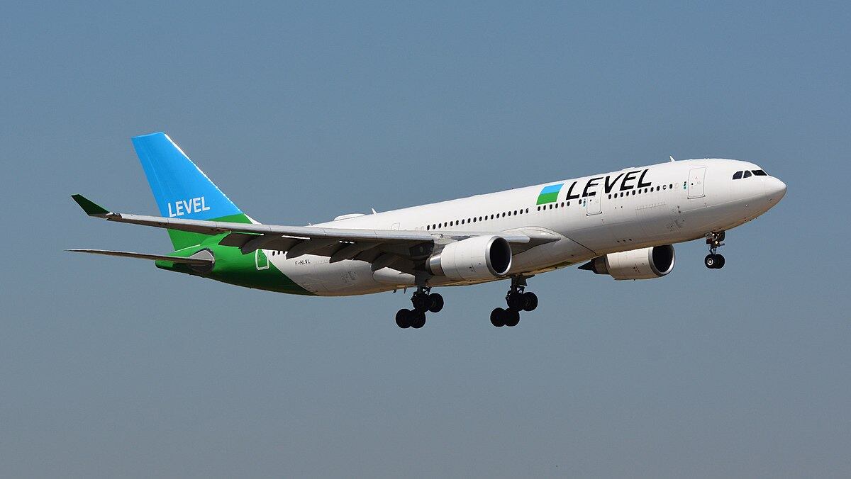 Cada avión tiene dos categorías la Cabina Economy con 293 asientos y la Cabina Premium con hasta 42 asientos de mayor amplitud.