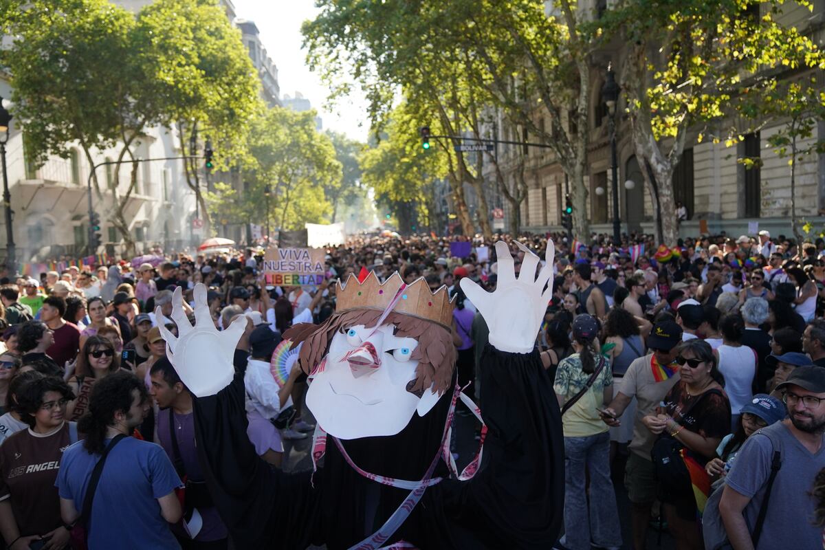 Marcha federal LGBT+ Antifascismo en Caba. (Clarín)