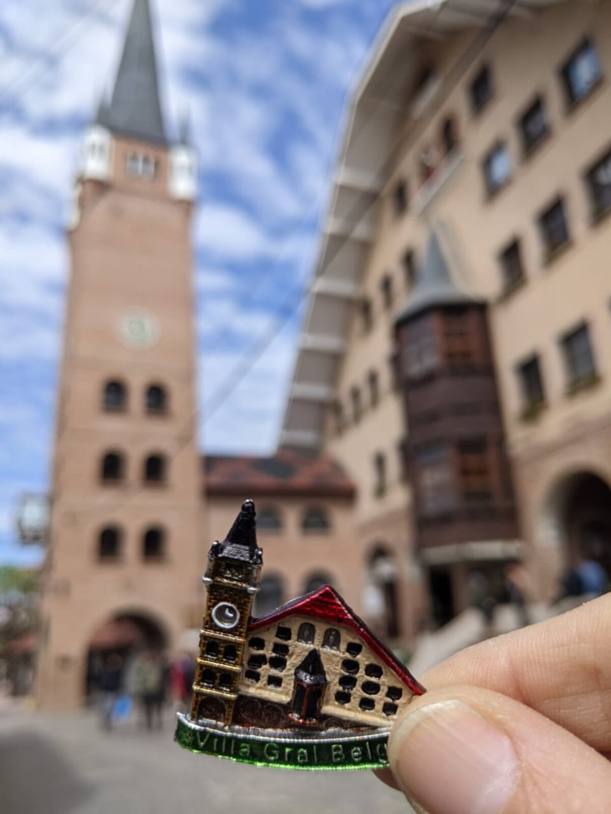 El "pin" de Villa General Belgrano, en busca de turistas de la Oktoberfest. (La Voz)