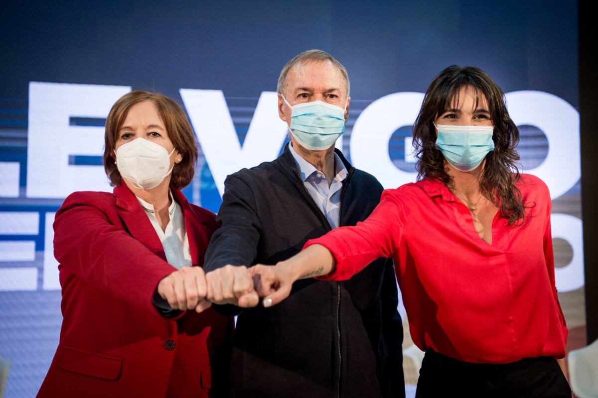 Campaña. El gobernador Schiaretti respalda a las dos principales candidatas de Hacemos por Córdoba: Alejandra Vigo y Natalia de la Sota. (Prensa Hacemos por Córdoba)