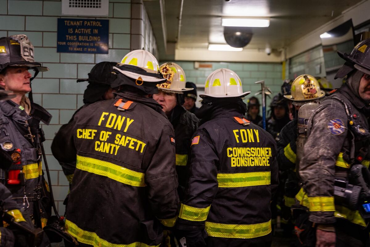 Explosión de gas y fuego en edificio residencial del Bronx deja un muerto y 14 heridos. (Gentileza)
