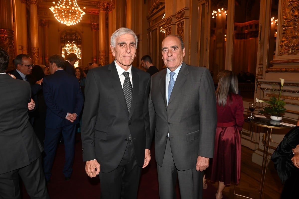 Jorge Rendo, presidente del Directorio del Grupo Clarín, y Guillermo Francos, jefe de Gabinete del Gobierno nacional. (Clarín)