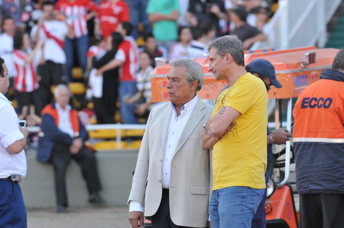 Instituto y el partido ante River en 2011 en el Kempes. (Archivo / La Voz).