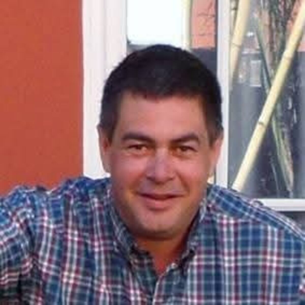 Hallazgo del cuerpo sin vida de un hombre en una esquina céntrica de la ciudad de Villa María. La víctima fatal fue identificada como Gabriel Alejandro Piedecasas, de 55 años. (La Voz)