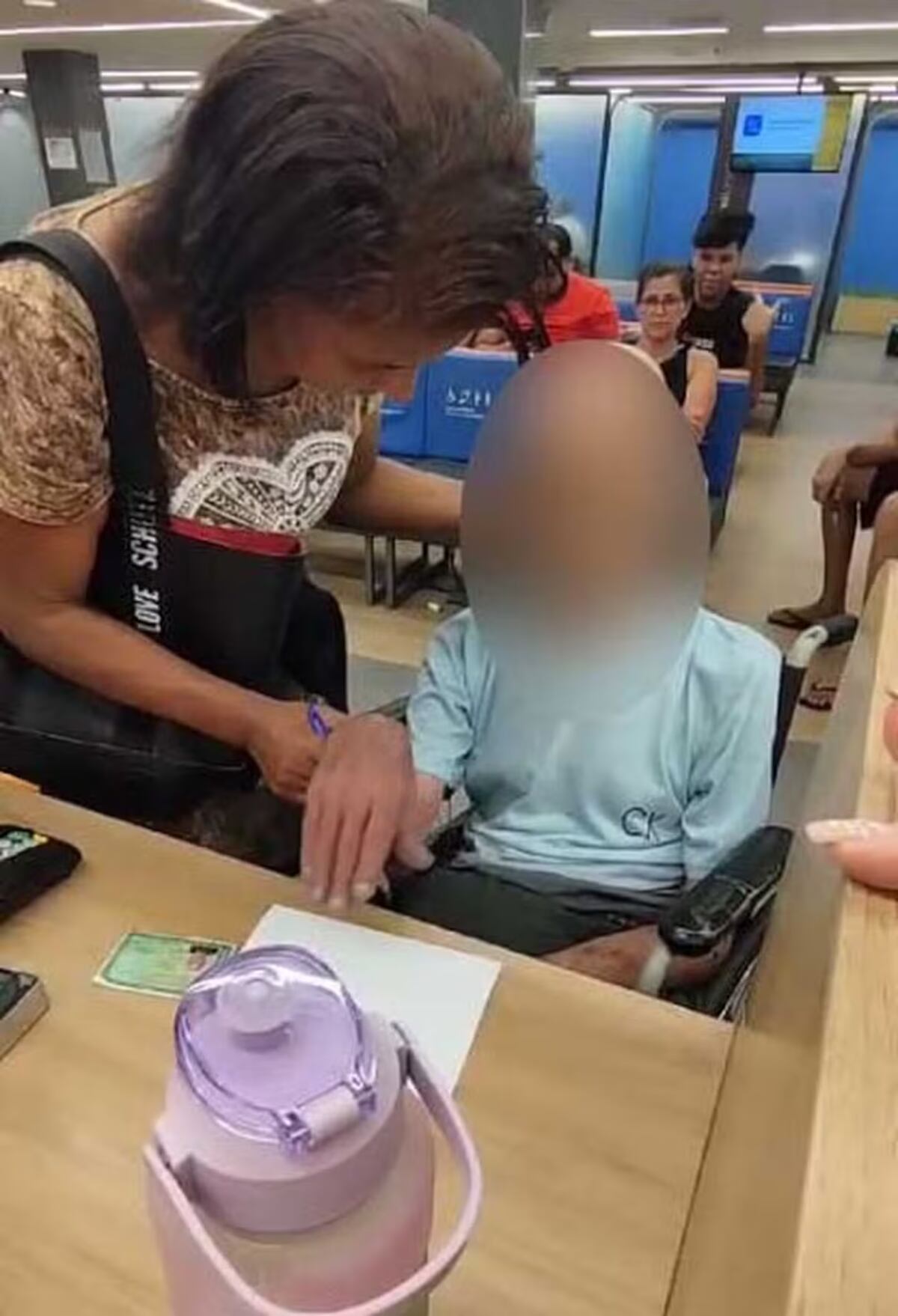 Quiso sacar un préstamo en el banco y para eso llevó el cadáver de su tío