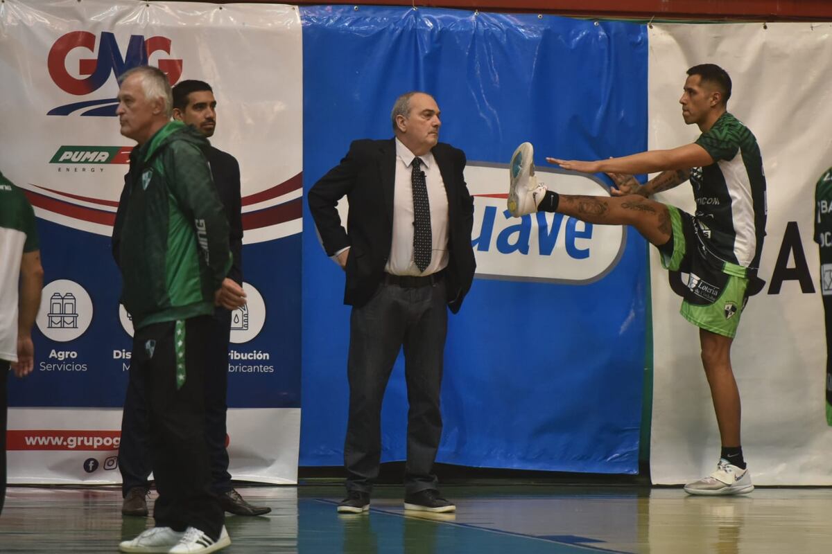 Atenas superó a San Lorenzo en el cuarto juego de la permanencia en la Liga Nacional de Básquet y todo se define el martes en Buenos Aires. (Facundo Luque / La Voz)