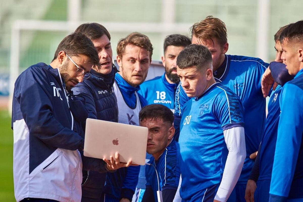Mariano Levisman, joven entrenador cordobés que estuvo en Barrio Parque y ahora asumió junto al "Cacique" Medina en Granada de España. (Instagram Mariano Levisman).