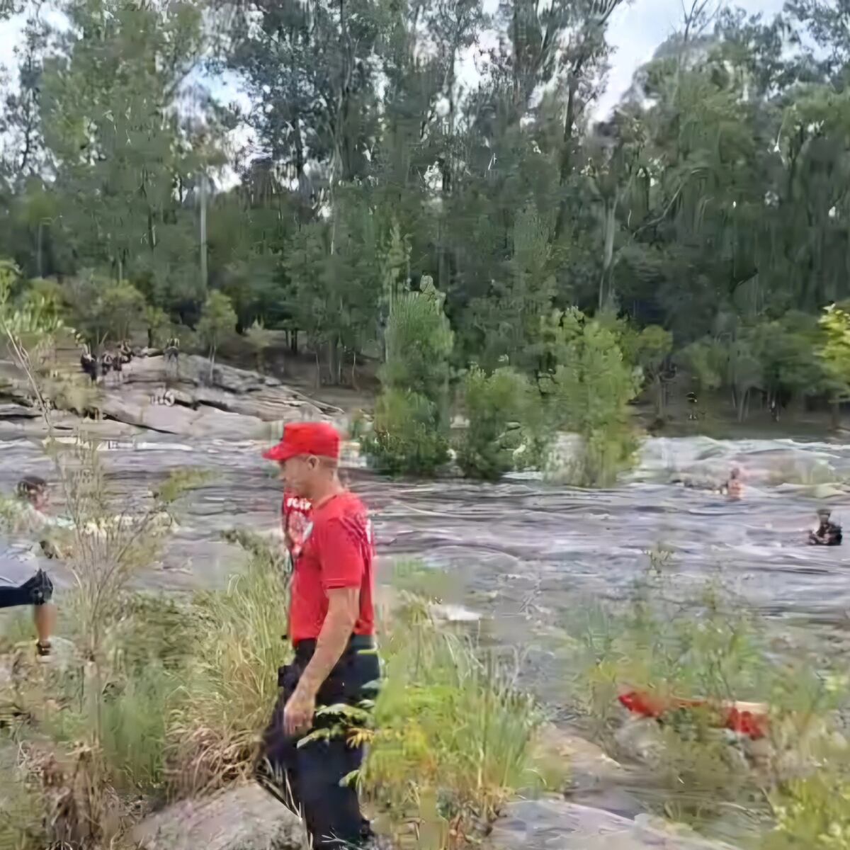Mina Clavero. Luego del rescate de los turistas, el municipio hizo un posteo en redes y ponderó el trabajo de un guardavidas que evitó la tragedia (Gentileza).
