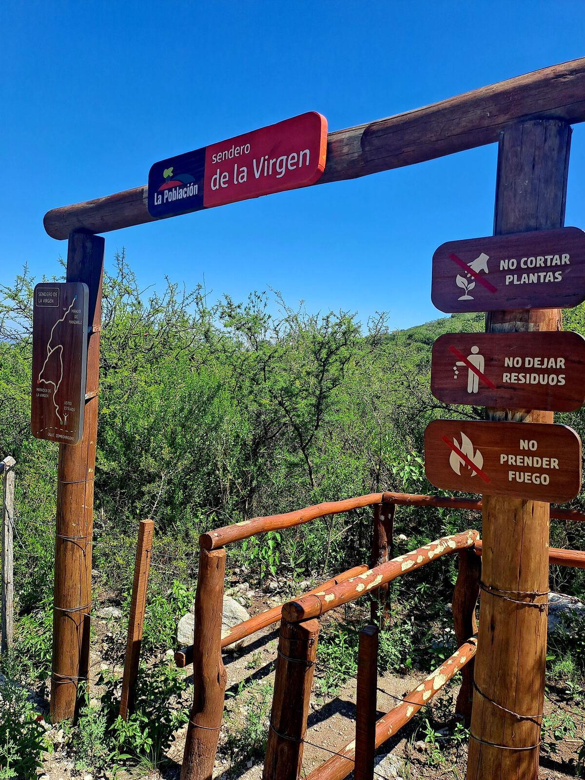 En la zona existen varios senderos de variada dificultad para recorrer en familia.