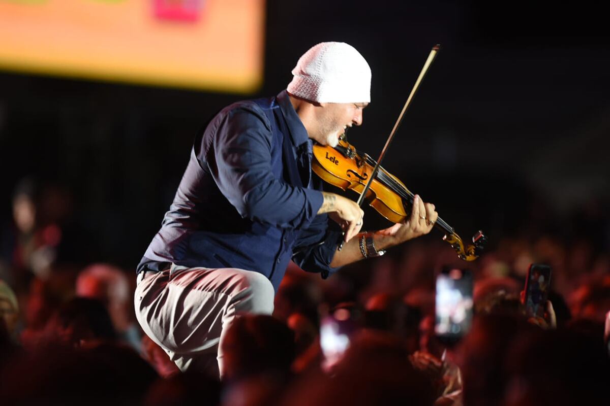 Cosquín 2025. Leandro “Lele” Lovato en la Sexta Luna del Festival Nacional de Folklore. (La Voz)