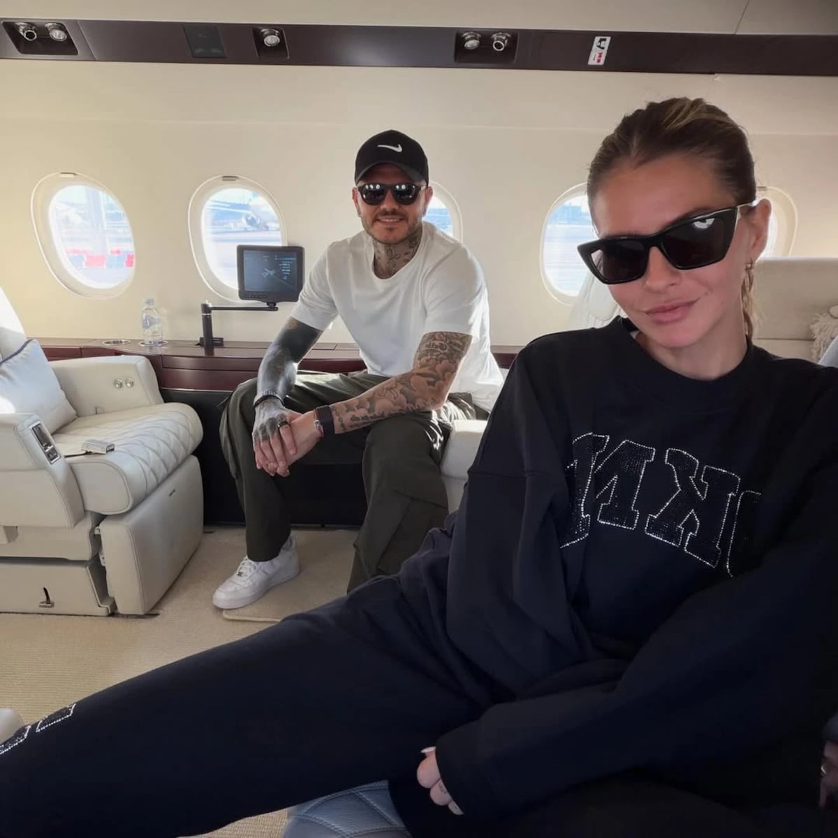 Mauro Icardi y la China Suárez viajaron en avión privado.