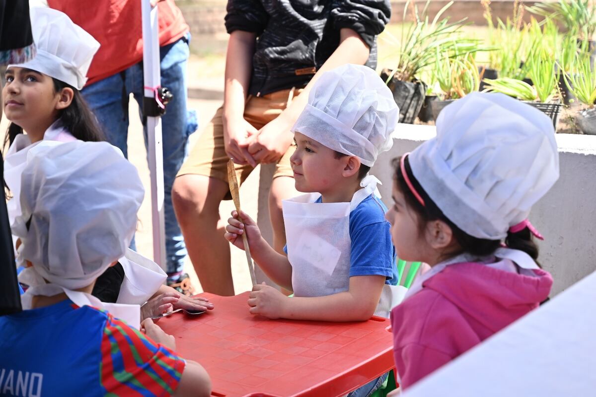Pacientes diabéticos del Hospital Infantil presentaron un libro de cocina con recetas de autoría propia. (Municipalidad de Córdoba)