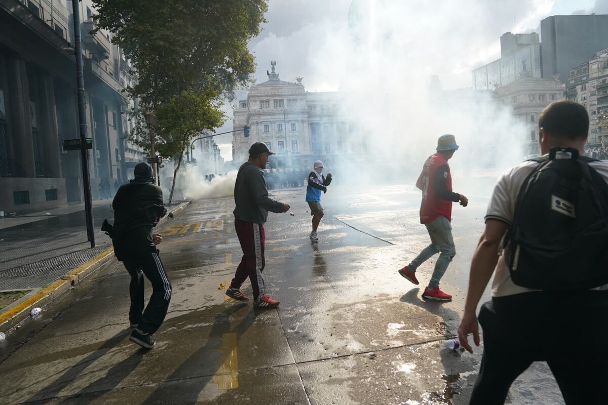 Marcha. Incidentes frente al Congreso. (Gentileza Clarín)