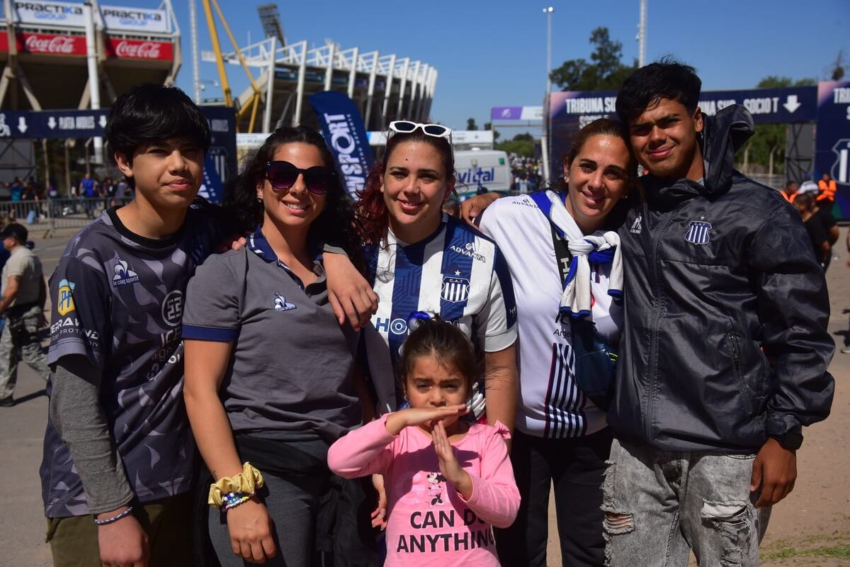 La previa del clásico entre Talleres y Belgrano en el Kempes. (Ramiro Pereyra / La Voz).