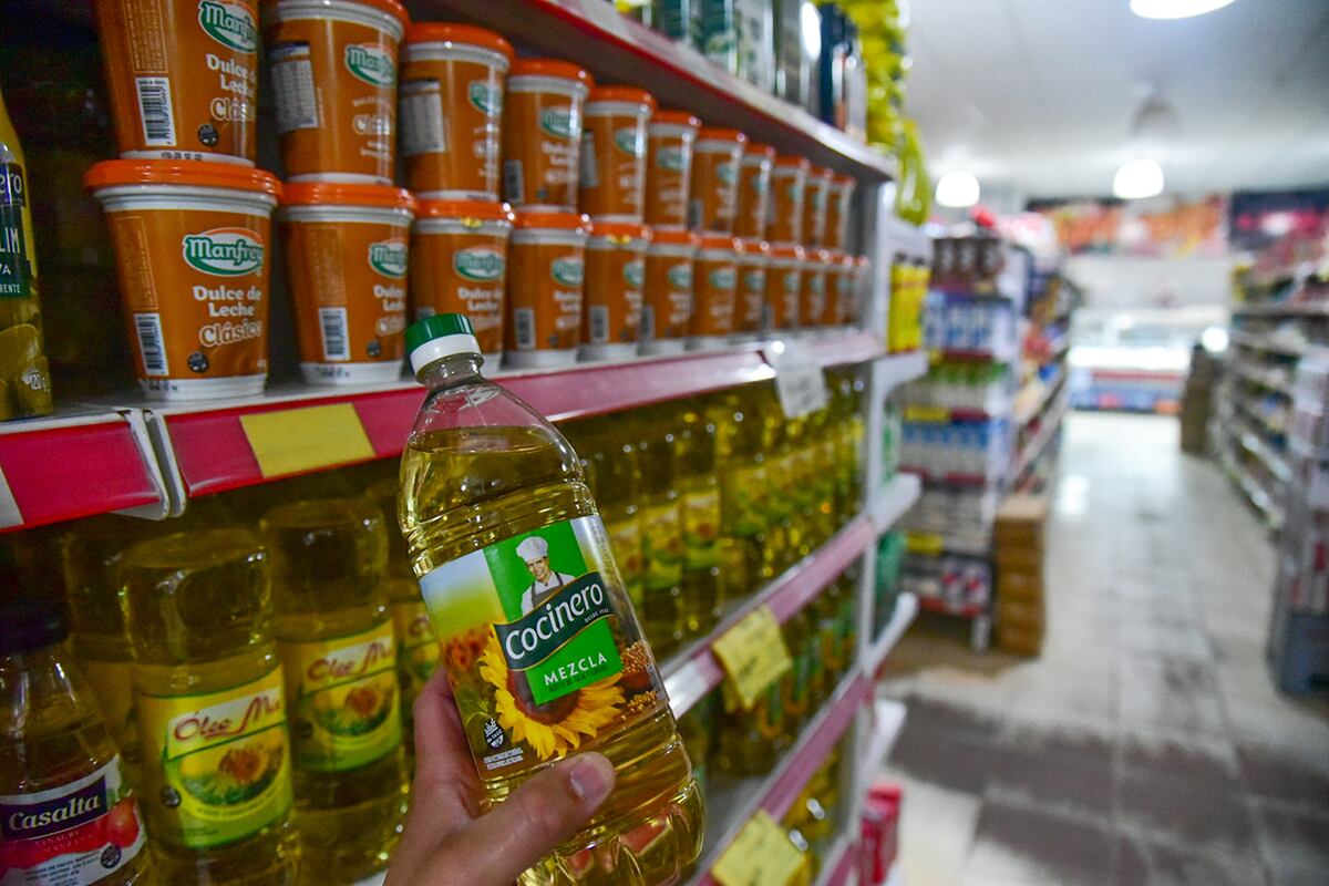 Los precios difieren en cada negocio, en tiempos de alta inflación (La Voz)
