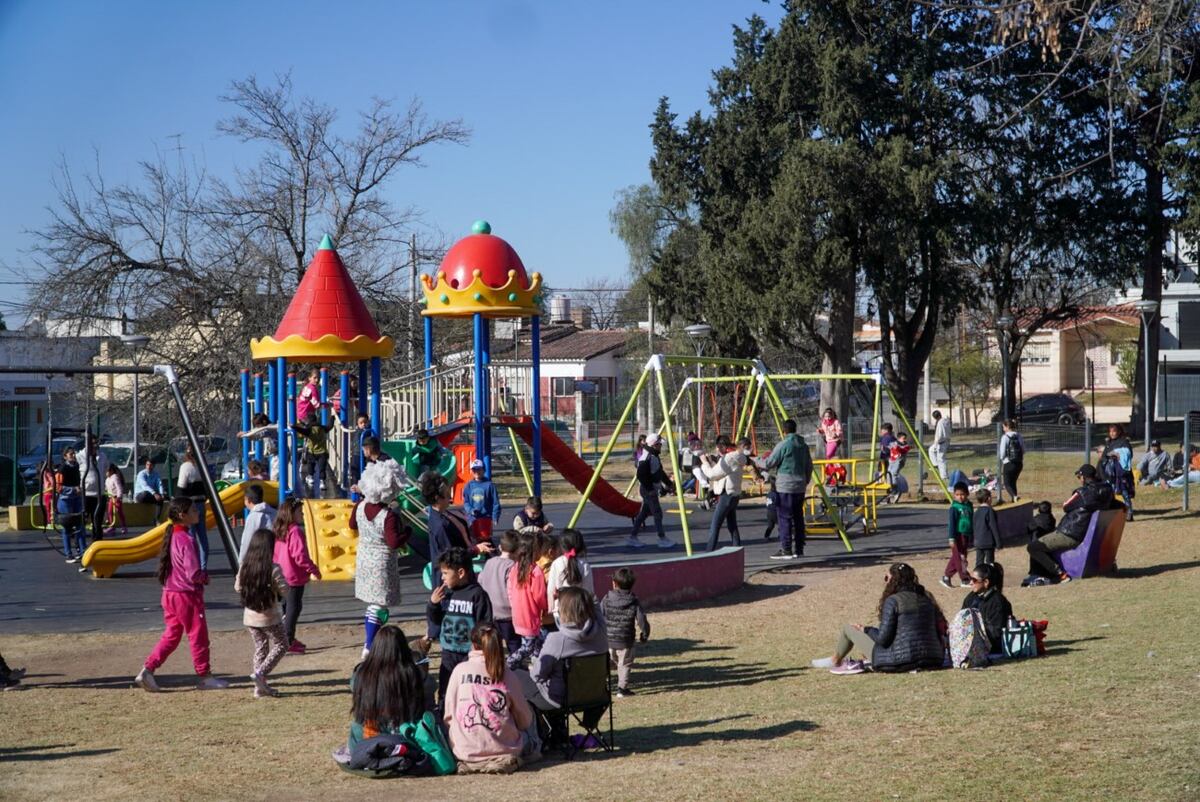Los parques, entre lo más elegido para las siestas invernales con títeres, magia y mucho más.