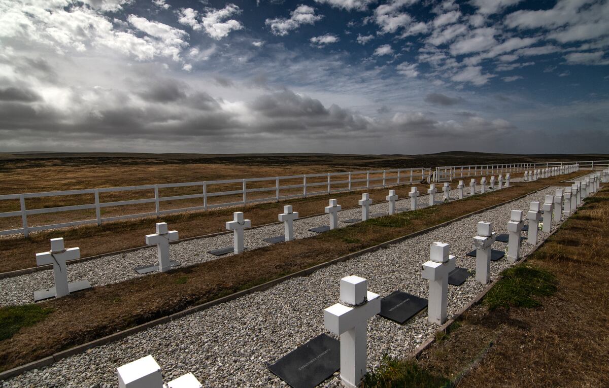 Respeto. Vista parcial del cementerio argentino de Darwin. (Foto: gentileza Carlos Winston Albertoni)
