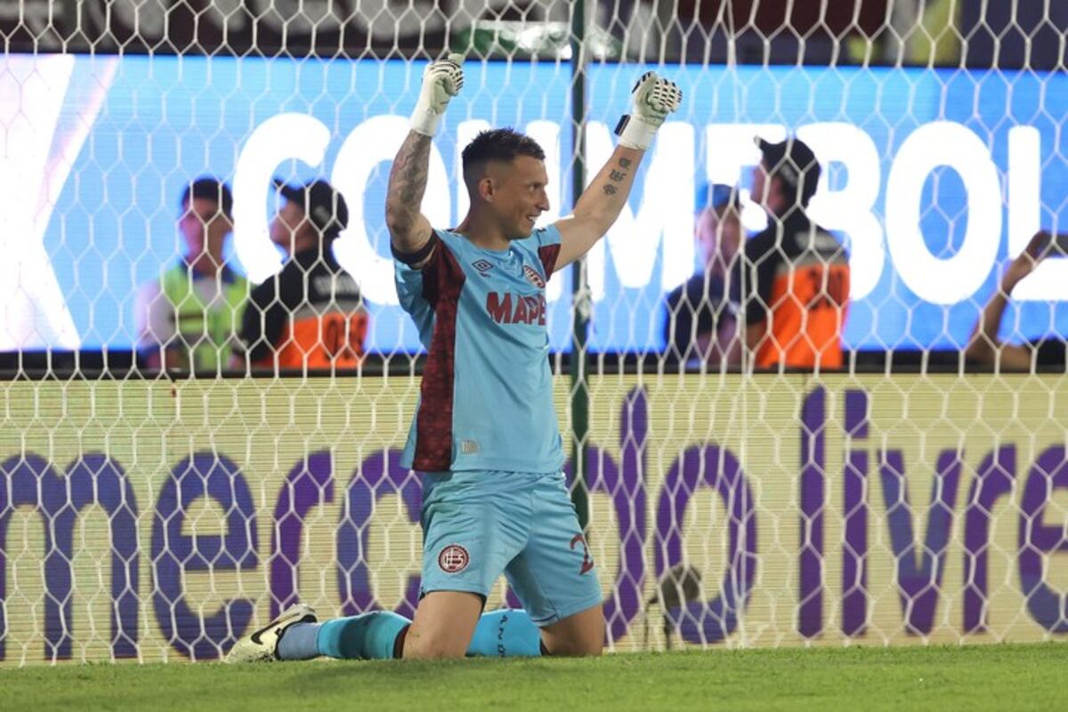 Copa Sudamericana. Los festejos de Losada en el Lanús campeón. (Clarín)