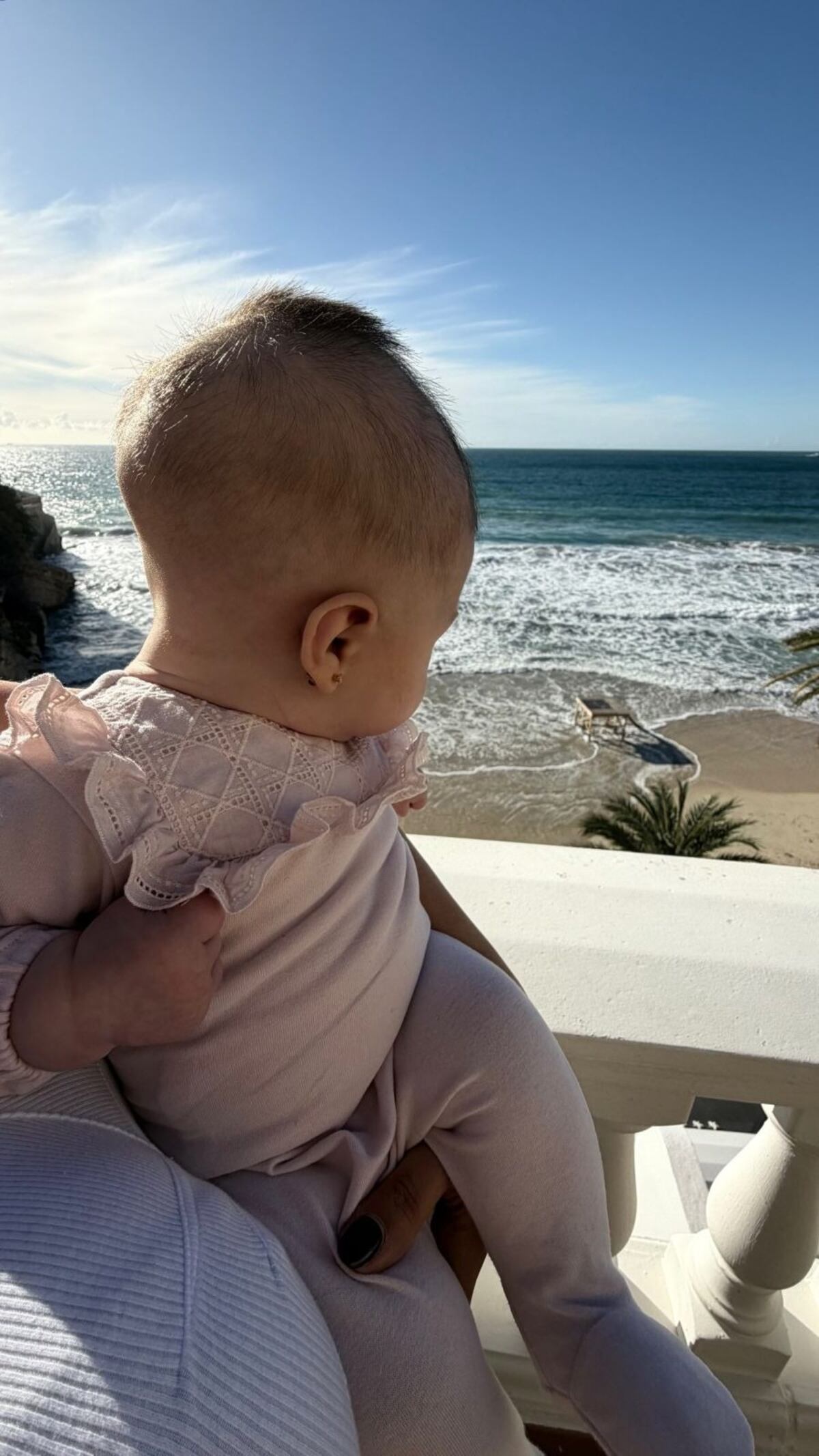 Así está Alaia, la hija de Alexis Mac Allister y Ailén Cova: las primeras vacaciones en Mallorca