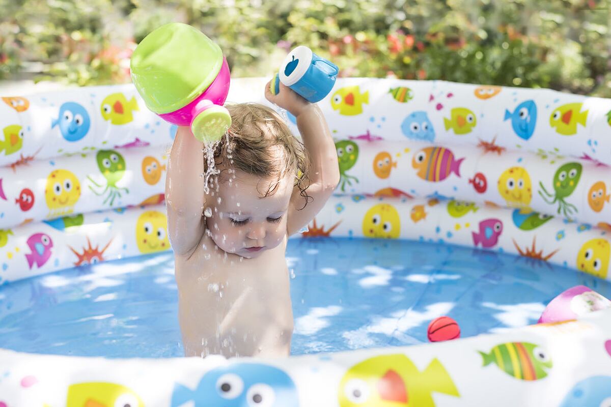 Lo ideal es que los más pequeños tengan su propia pileta infantil. Foto: Freepik / Aguas Cordobesas