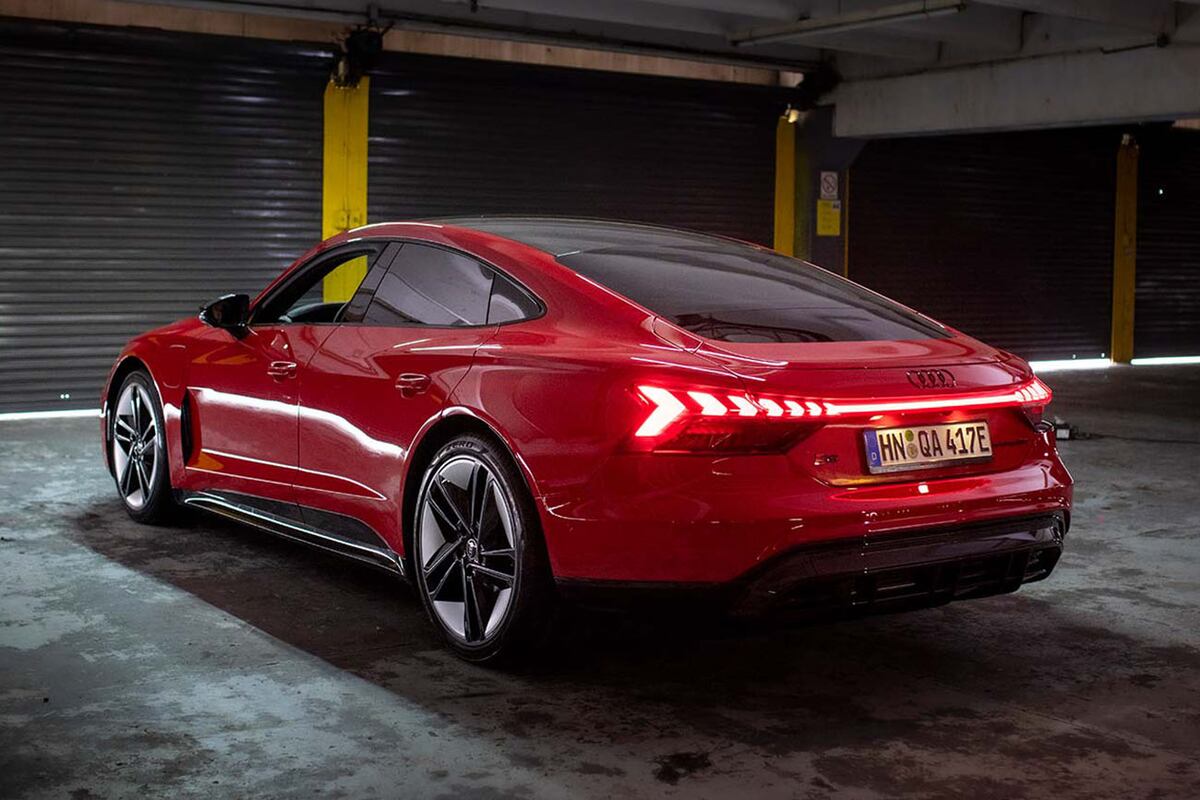 El Audi RS-E Tron cuenta con dos motores eléctricos, entre los cuales entregan una potencia de 646 CV y 830 Nm. La autonomía declarada es de 472 kilómetros. Es, sin dudas, el modelo más innovador de su categoría.