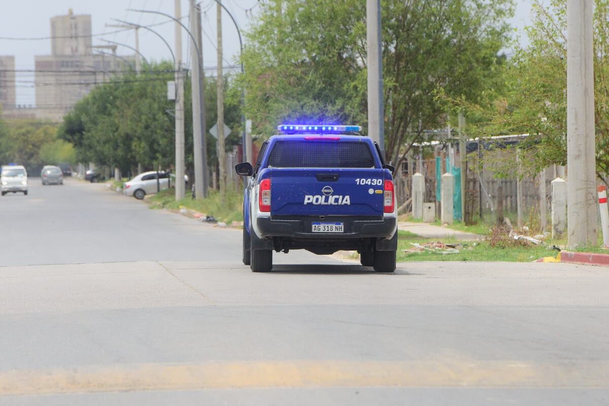 Inseguridad en Córdoba. Atacaron a balazos a hombres en Parque Las Rosas. La Policía montó controles. (La Voz/José Gabriel Hernández)