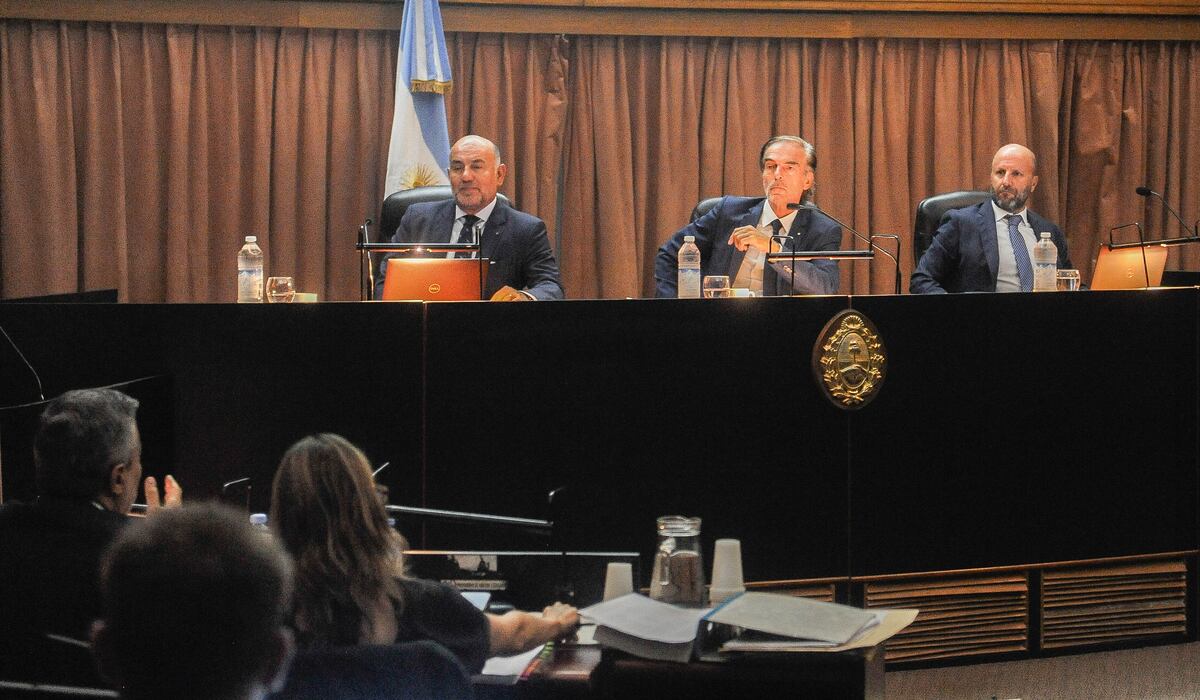 Causa Vialidad
Cámara de Casación penal audiencia sobre la causa donde esta condenada Cristina Fernández De Kirchner el fiscal Mario Villar
Jueces de la sala 4 Diego Barroetaveña , Junto a Gustavo Hornos y Mariano Borinsky
Foto Federico Lopez Claro